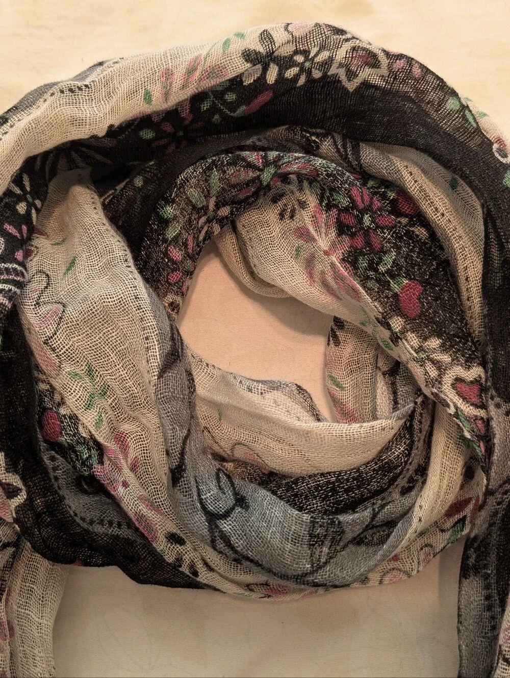 NWOT Beautiful 100% linen Floral print scarf